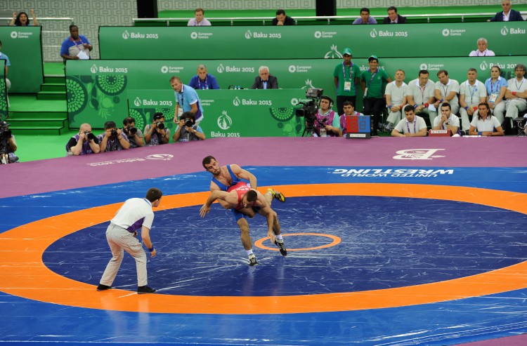 Президент Ильхам Алиев лично наградил азербайджанского борца-победителя Европейских игр - ВИДЕО