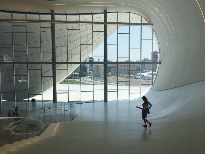 Центр Гейдара Алиева привел в восторг известного блогера - ФОТОГАЛЕРЕЯ