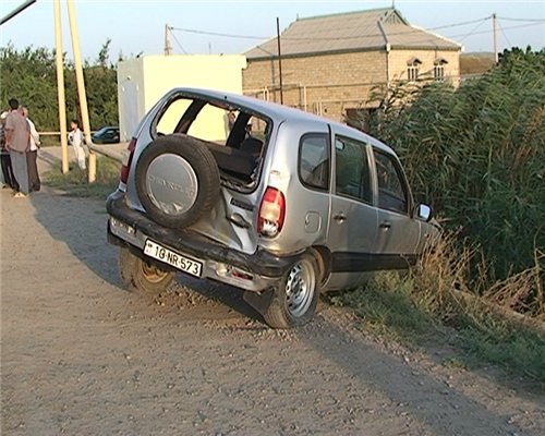 В Ширване Chevrolet Niva протаранил газопровод - ФОТО