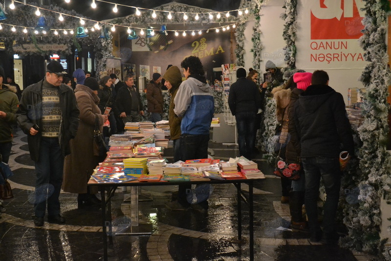 Настоящая сказка: новогодняя ярмарка в центре Баку - РЕПОРТАЖ - ФОТО