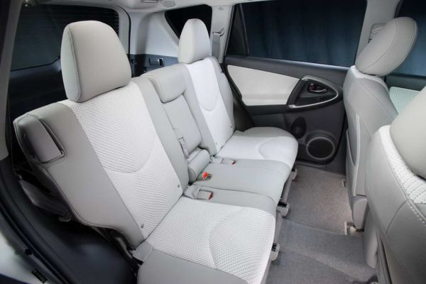 Toyota RAV4 EV: первый полностью электрический внедорожник - ФОТОСЕССИЯ