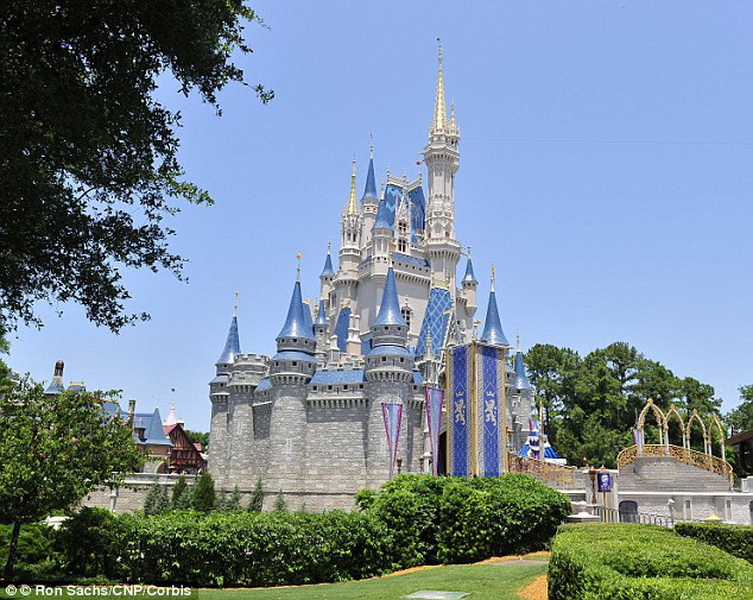 Жизнь в сказке: семьи, которые живут в Disney Land - ФОТО