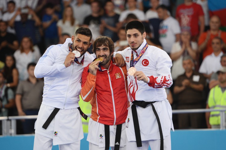 Президент Ильхам Алиев и его супруга Мехрибан Алиева в рамках первых Европейских игр наблюдали за ходом соревнований по карате и борьбе - ОБНОВЛЕНО - ФОТО