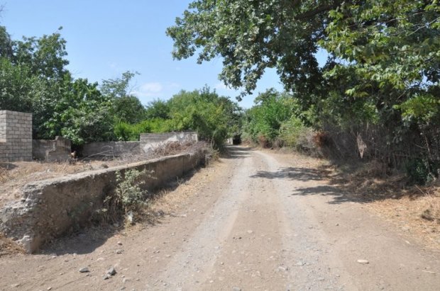 Güllə yağışında "çimən" Çıraqlı kəndi - FOTOREPORTAJ