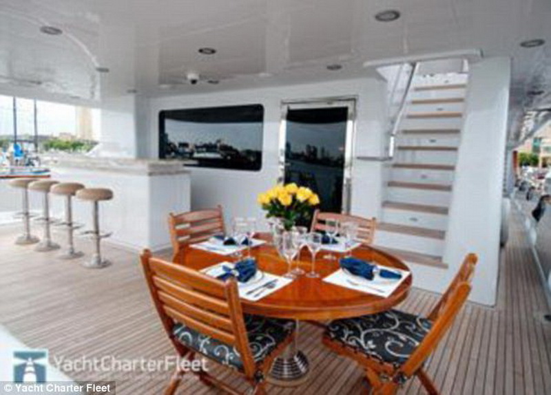 Яхта Ди Каприо из "Волк с Уолл-Стрит" выставлена на аренду - ФОТО