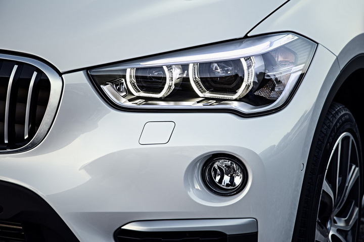BMW официально представила новое поколение X1 - ФОТО
