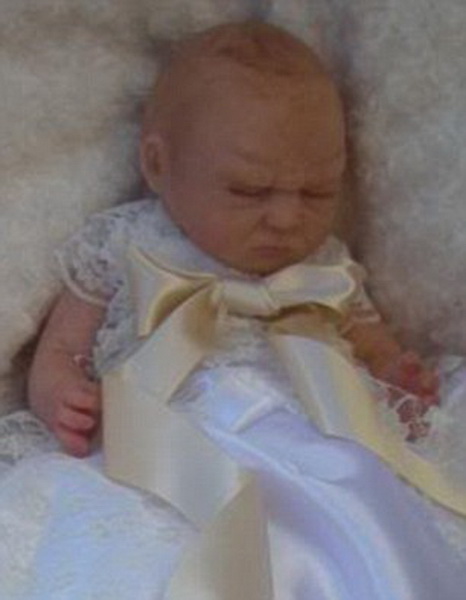 Куклу-копию принца Джорджа продали за 2800 долларов - ФОТО