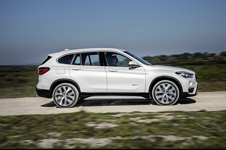 BMW официально представила новое поколение X1 - ФОТО