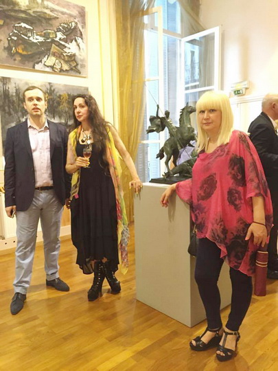 Картина азербайджанской художницы приковала внимание парижан - ФОТО