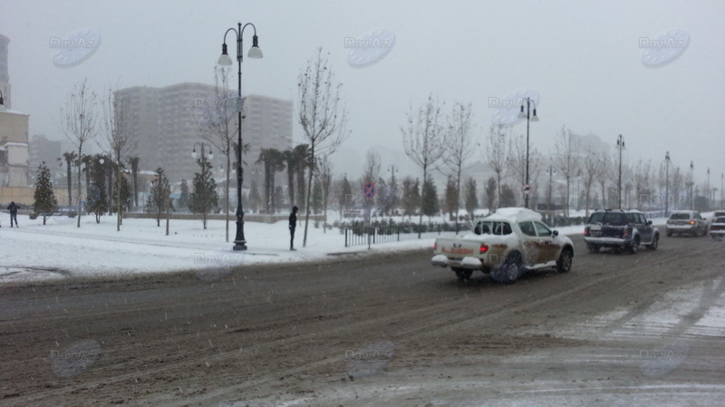 В Баку пошел сильный снег - ОБНОВЛЕНО - ФОТО