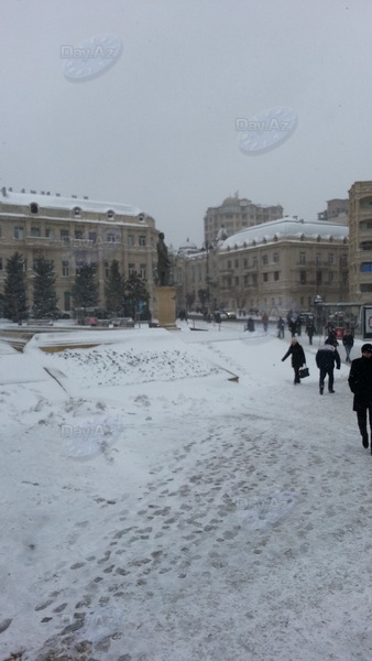 В Баку пошел сильный снег - ОБНОВЛЕНО - ФОТО