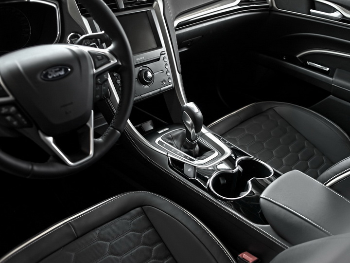 Ford окунул в роскошь семейство Mondeo - ФОТО