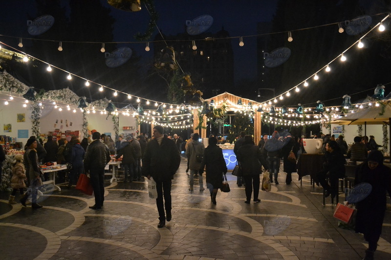 Настоящая сказка: новогодняя ярмарка в центре Баку - РЕПОРТАЖ - ФОТО