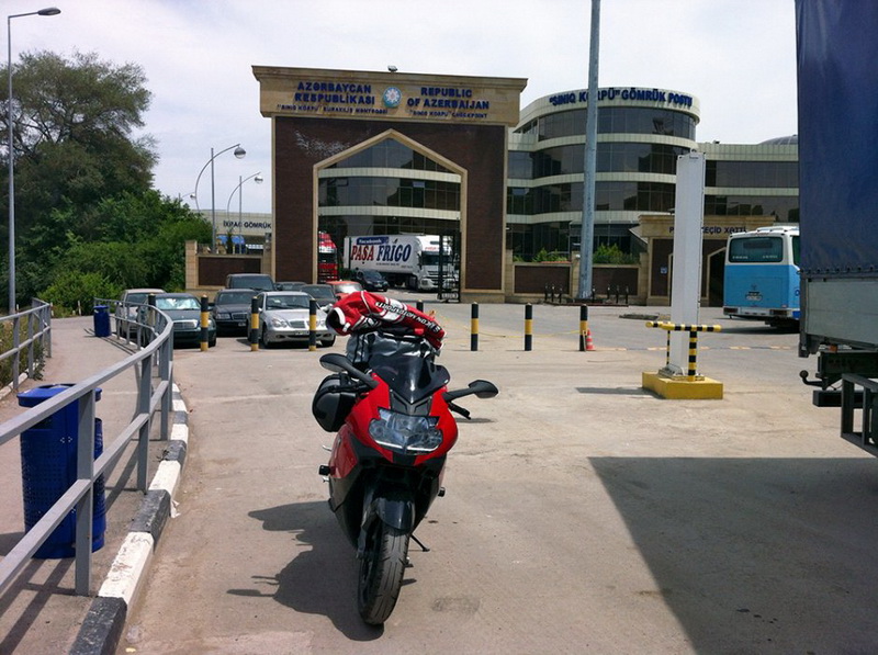 Tур по Европе на мотоцикле: при этом не один, а с супругой – ФОТО