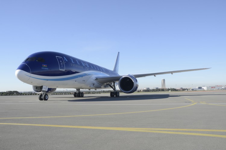 AZAL показал "Boeing-787-8" Dreamliner в Риме и Москве - ФОТО