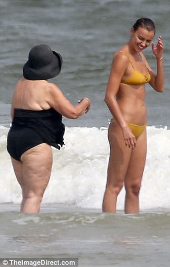 Ирина Шейк и Брэдли Купер отдались чувствам на пляже - ФОТО