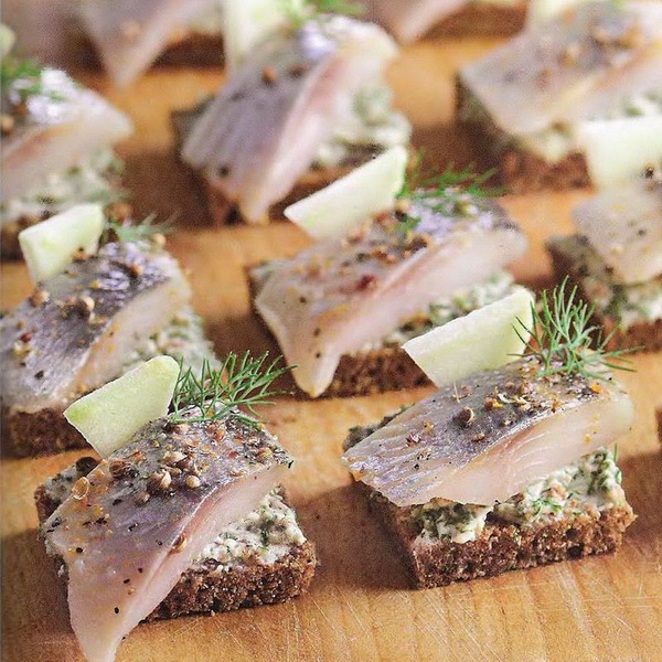 Икра, сало, квас и остальные вкусности русской кухни - ФОТО
