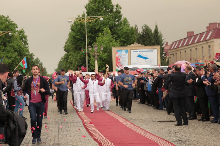 Факел Евроигр доставлен в Евлах - ФОТО - ВИДЕО