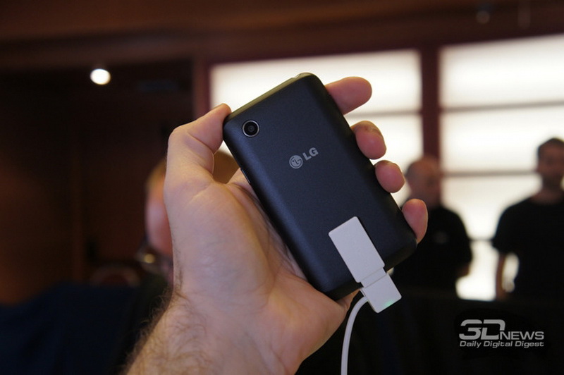 LG представила новые смартфоны и мощный фаблет - ФОТО
