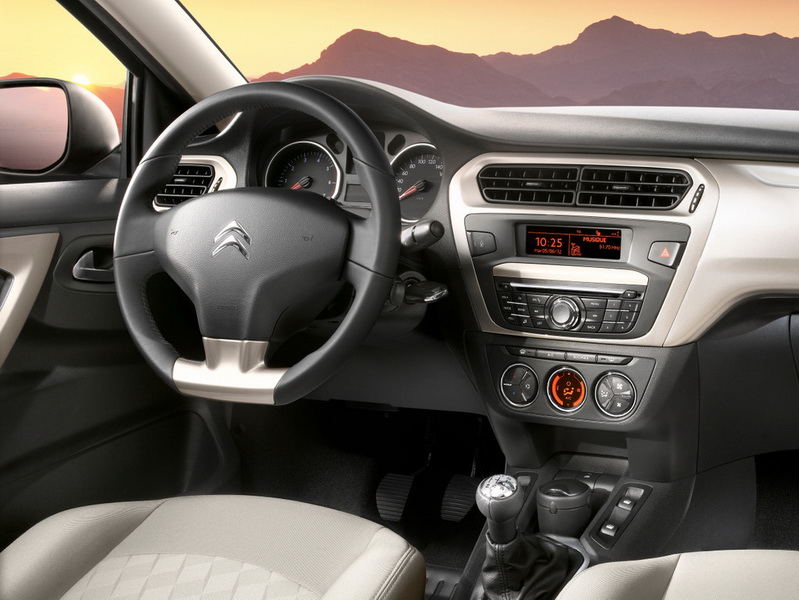 Citroen C-Elysee: изучаем нового бюджетного "француза" - ФОТО