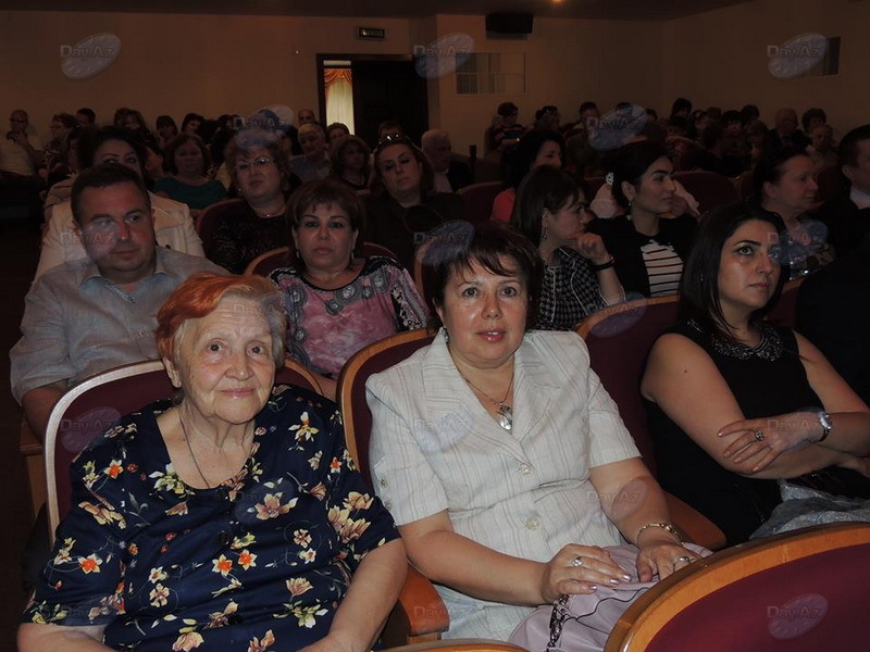 Любовь и измена: в Баку показали "Розу с двойным ароматом" - ФОТО