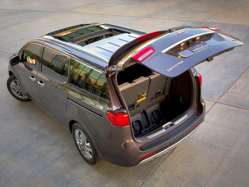 Новый минивэн Kia Sedona стал восьмиместным - ФОТО