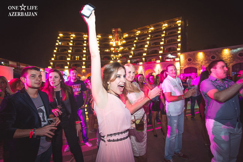 На побережье Каспия прошел зажигательный вечер ONE LIFE party Grand opening с участием звезд - ОБНОВЛЕНО - ФОТО