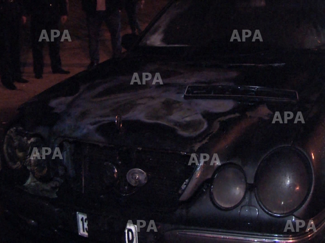 Paytaxtda "Mercedes" yandı, yolu bağladı - YENİLƏNİB - VİDEO - FOTO
