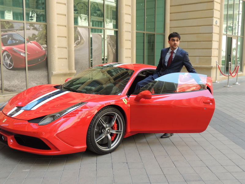 В Баку открылся первый автосалон и бутик Ferrari - ФОТО