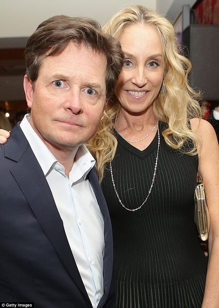 Леди Гага нарядилась в "золотое" платье – ФОТО