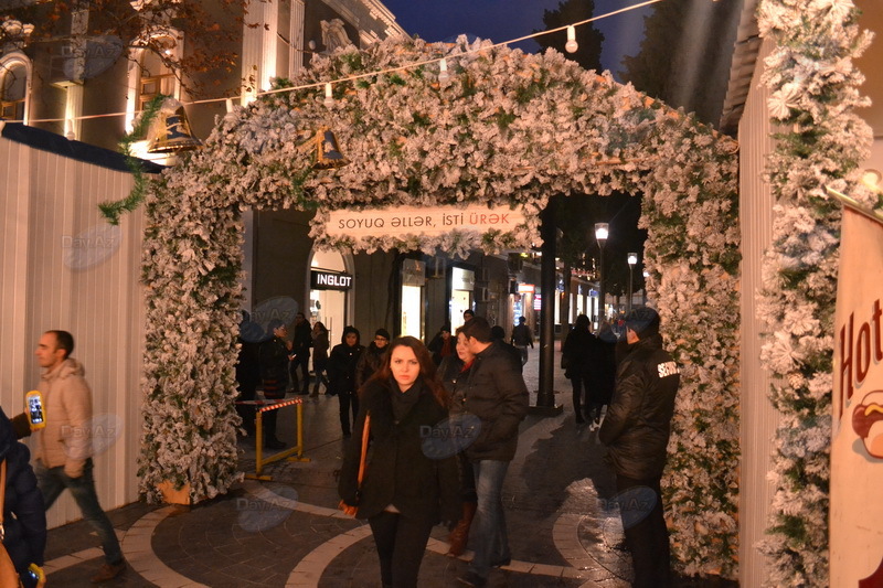 Настоящая сказка: новогодняя ярмарка в центре Баку - РЕПОРТАЖ - ФОТО