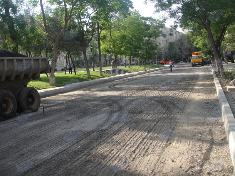 На ряде улиц Баку ограничено движение автомобилей – ФОТО