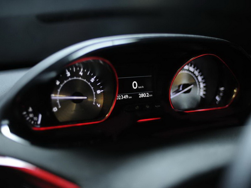 Хэтчбек Peugeot 208 GTi пойдет в серийное производство - ФОТО