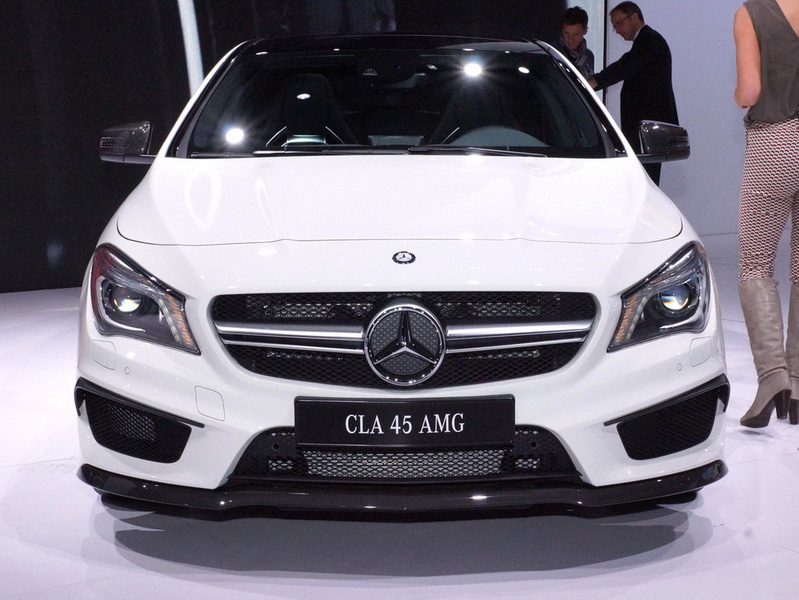 "Заряженный" седан Mercedes CLA 45 AMG обойдется в $47 450 - ФОТОССЕССИЯ