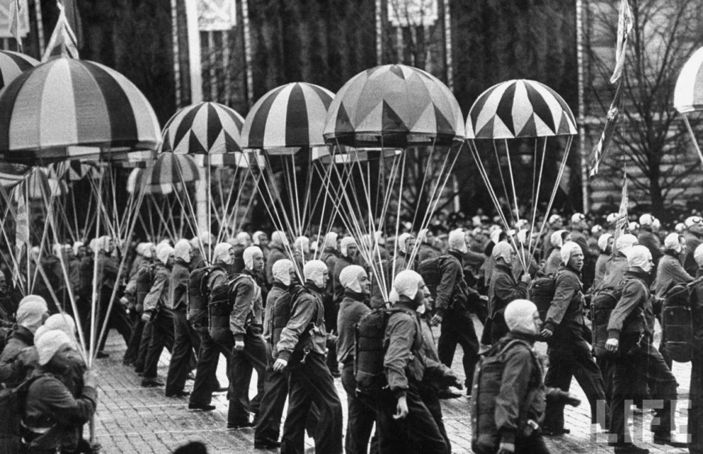 Майские празднования в Москве в 1958 году - ФОТОСЕССИЯ