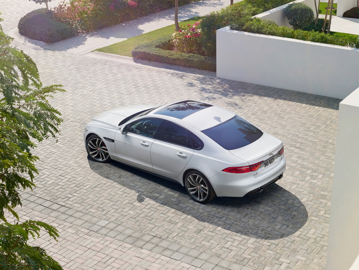 Jaguar рассекретил новое поколение седана XF - ФОТОСЕССИЯ