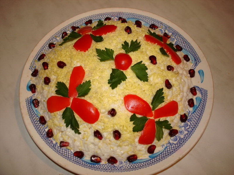 Салат с копченой курицей "Сказочная поляна" - ФОТО