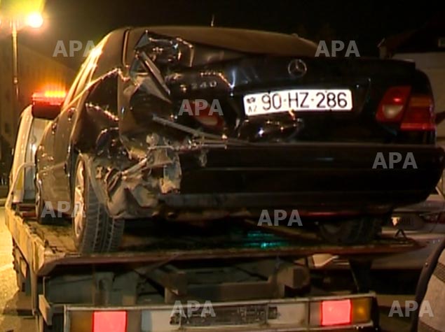 В Ясамале Hyundai налетел на стоявшие у обочины Mercedes и NİVA - ФОТО