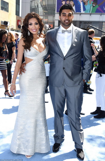 Вот на кого смотрели все на MTV Awards: откровенное мини ДжейЛо и потрясающая Скарлетт - ФОТО