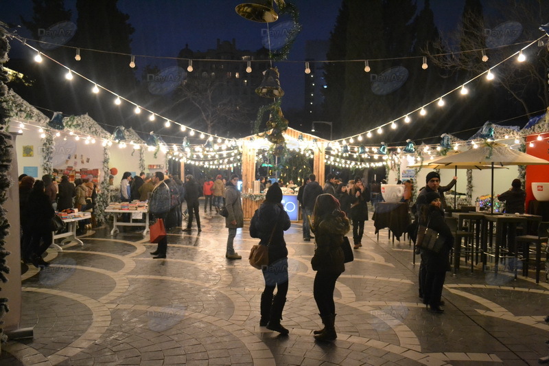 Настоящая сказка: новогодняя ярмарка в центре Баку - РЕПОРТАЖ - ФОТО