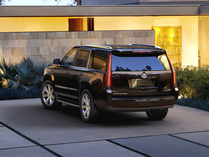 Новый Cadillac Escalade стал внедорожным лимузином - ФОТО