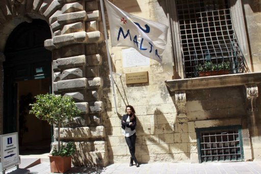 Диляра Кязимова спела с уличным музыкантом на Мальте - ФОТО