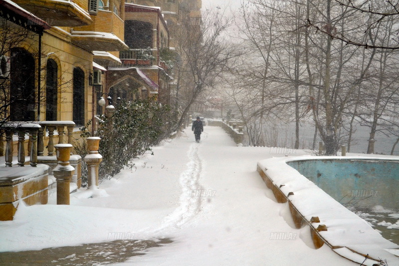 В Баку пошел сильный снег - ОБНОВЛЕНО - ФОТО