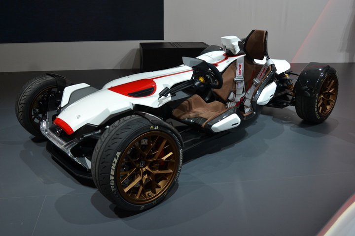Honda выгнала водителя за пределы кузова - ФОТО