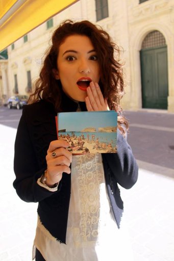 Диляра Кязимова спела с уличным музыкантом на Мальте - ФОТО