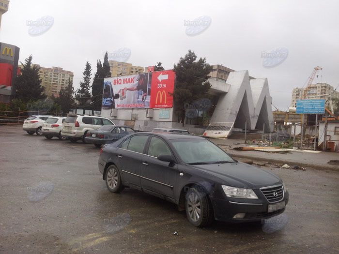 Закрыт основной вход на станцию метро "Мемар Аджеми" - ОБНОВЛЕНО - ФОТО