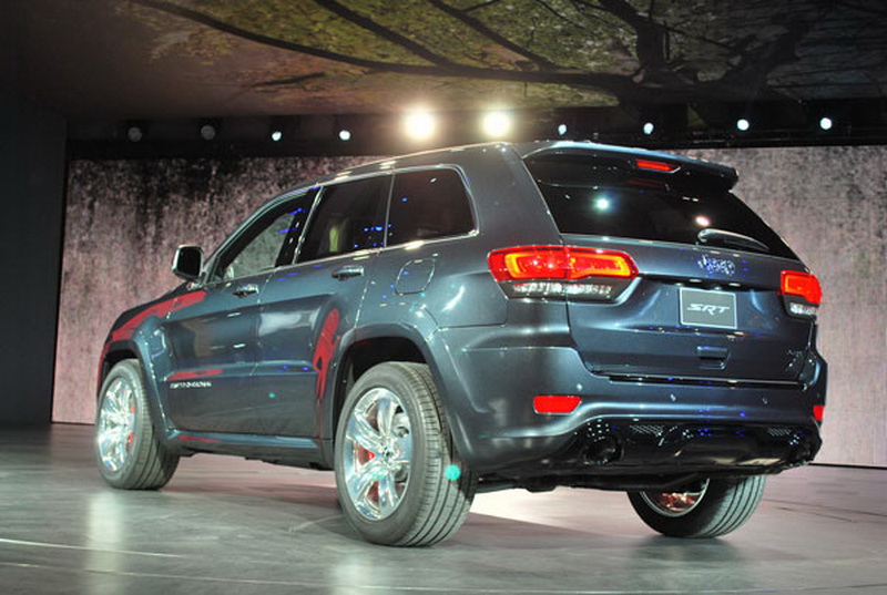 Сверхмощный Grand Cherokee SRT с очень небольшими изменениями - ФОТОСЕССИЯ