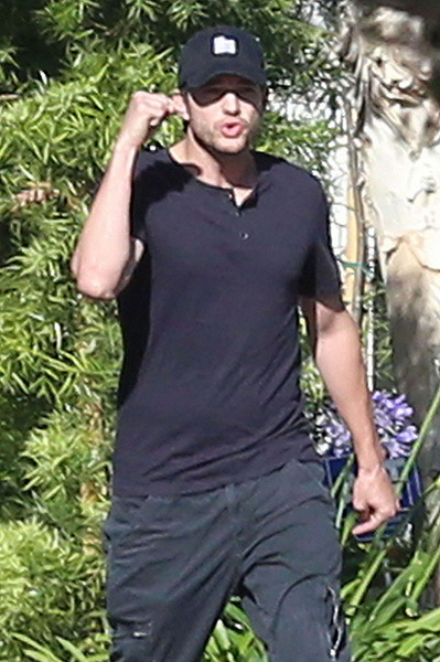 Папарацци довели беременную Милу Кунис до истерики - ФОТО