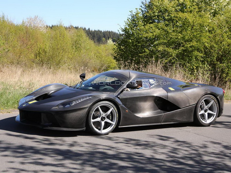 Самая мощная Ferrari в истории марки появится в декабре - ФОТО