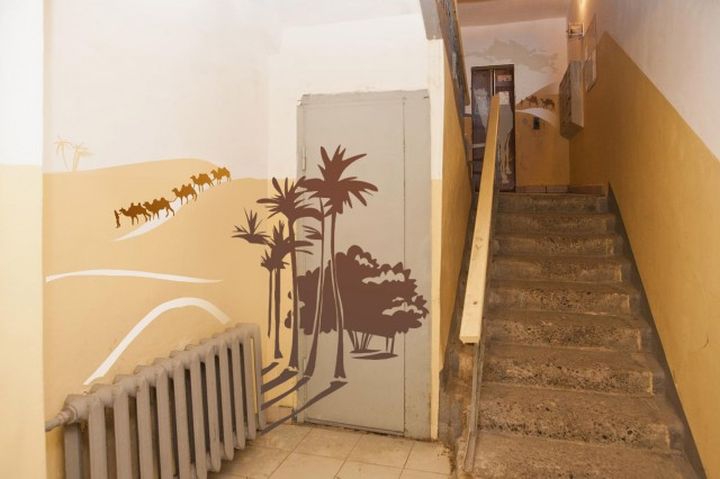Красивые рисунки в подъездах многоэтажек - ФОТО